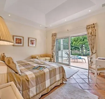 Sleeps 10 *