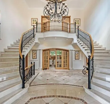Sleeps 10 *