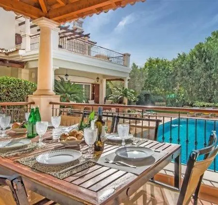 Sleeps 10