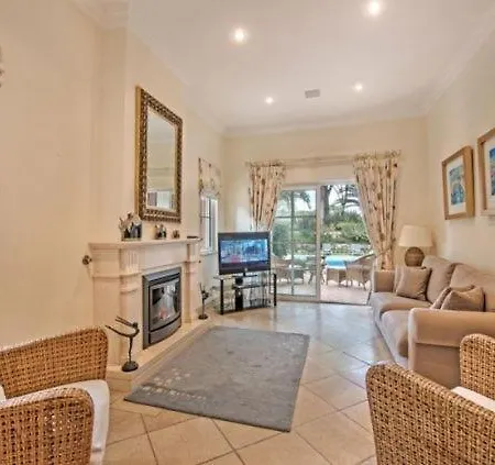Sleeps 10 *