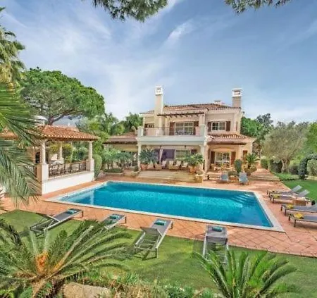 Sleeps 10 *