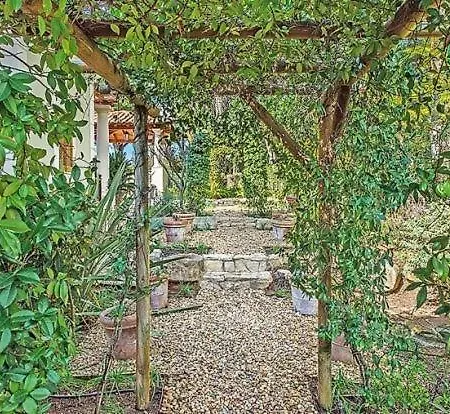 Sleeps 10