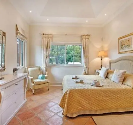 Sleeps 10 Quinta do Lago